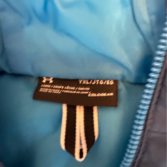 Under Armour Boys Puffy Blue and Gray Jacket. Size YXL - Picture 2 of 3